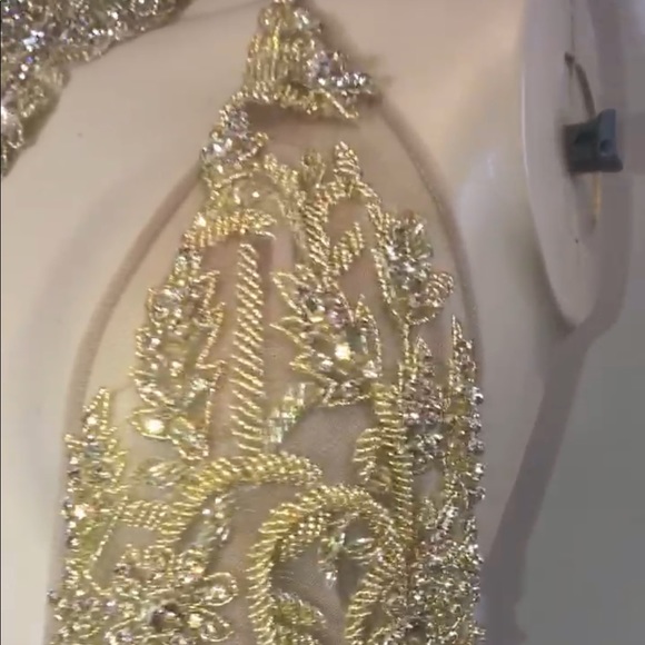 GORGEOUS & PERFECT CONDITION PROM DRESS FOR SALE! - Picture 5 of 7